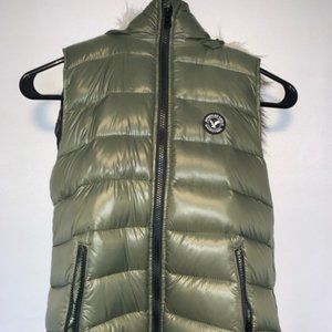 ✨ SOLD ✨ American Eagle Vest 🍀